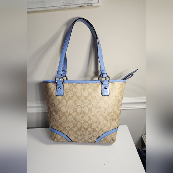 (SOLD) Coach Peyton Signature Heritage Tote Bag Sky #18917 - Picture 4 of 10